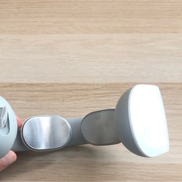 Relaxing Neck Massager in White - Picture 6 of 7